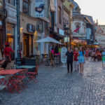 video cat costa o zi in bucuresti pentru un turist transport mancare si distractie in capitala 69c041ebc5129