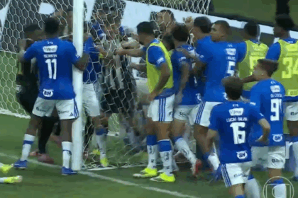 video haos pe teren in brazilia o finala s a transformat intr o bataie generala cu 23 de eliminari 69ae8ee0e5107