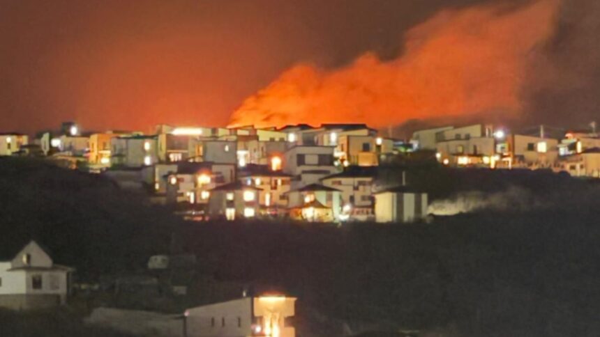 video incendiu masiv de vegetatie in miroslava fumul si flacarile s au vazut de la kilometri distanta 69b06aee70866