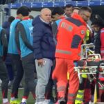 video momente de panica la meciul turciei selectionerul turc s a prabusit pe teren el a fost transportat la spital 69cc2f94af528