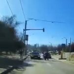 video momentul in care un barbat este izbit in plin de o masina in nicolina 69b028327c315