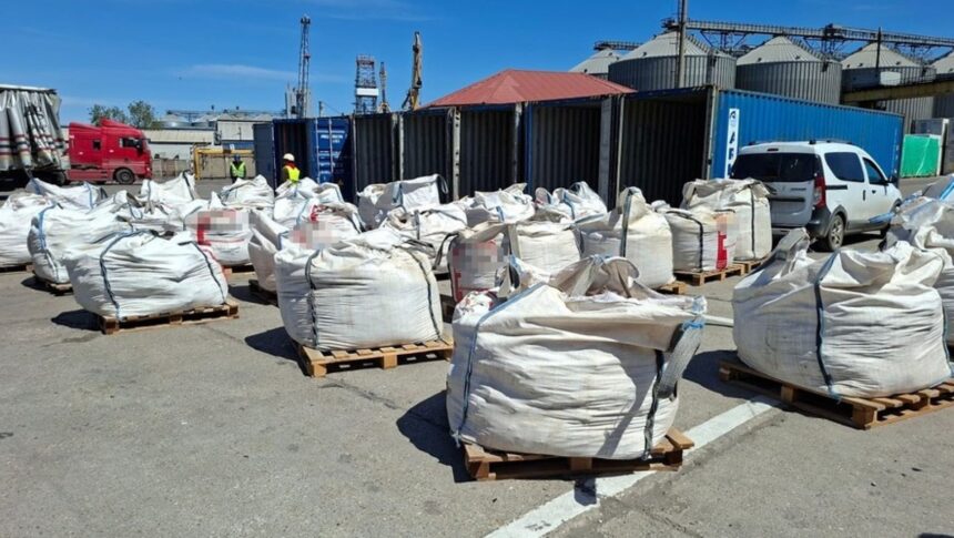 165 de tone de deseuri descoperite in containere in portul constanta cenusa si zgura de topitorie din algeria 69f07c8600ef3
