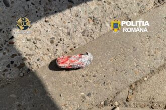 a ascuns droguri de mare risc in chiloti iar la vederea politistilor a incercat sa le inghita cu tot cu staniol 69d3d0a44e89b 1