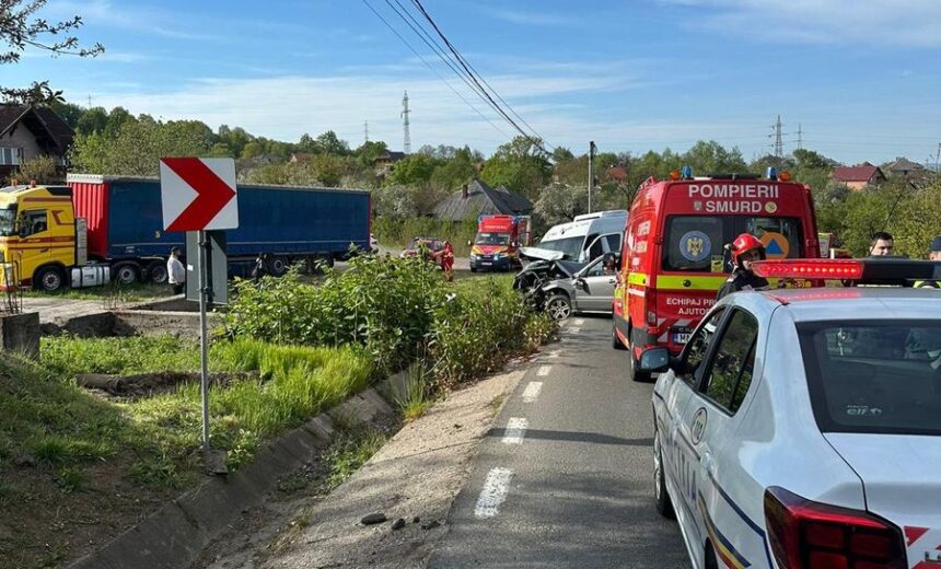 accident cu 13 victime intre un autoturism si un microbuz in maramures a fost activat planul rosu de interventie video 69f05956c70c9