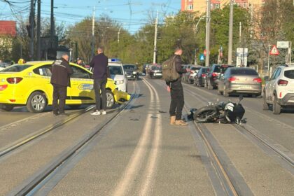 accident intre o motocicleta si un taxi in zona 2 baieti din tatarasi 69eef8baf2df9