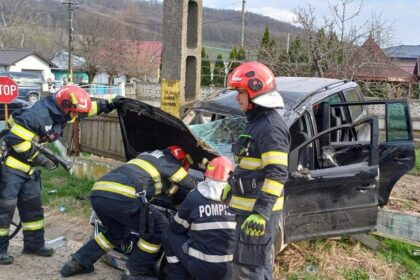 accident rutier cu trei victime la iasi masina in care se aflau s a izbit de un cap de pod foto 69dbfa8adcbd3