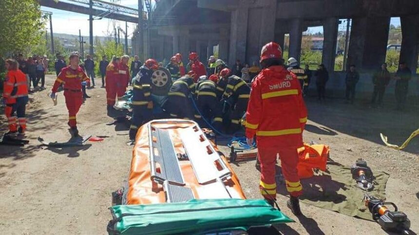 accident rutier grav la iasi autoturism cazut de pe pasarela bucium dupa ce s a ciocnit cu un camion 69eb2f7f85079