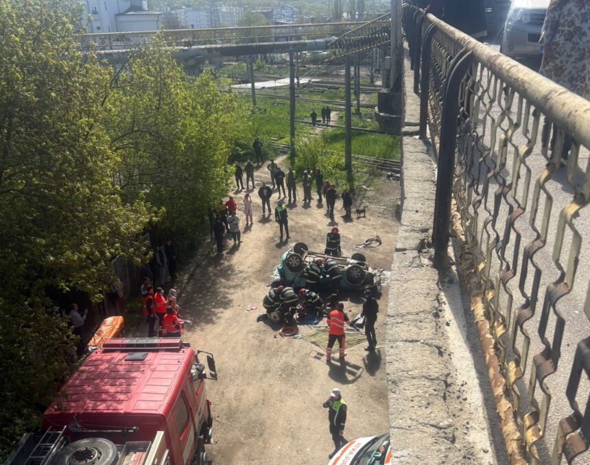 accident teribil in iasi o masina zdrobita dupa ce a cazut de pe podul bucium 69eb23d590d45