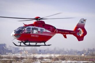 barbat adus de urgenta la iasi cu elicopterul smurd dupa ce si a strivit mana intr un utilaj agricol 69e9ee61ad5ae