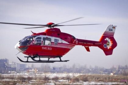 barbat adus de urgenta la iasi cu elicopterul smurd dupa ce si a strivit mana intr un utilaj agricol 69e9ee61ad5ae