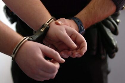 barbat arestat dupa ce a incercat sa violeze doua angajate din pascani in mai putin de o ora 69ccfb6edeb91