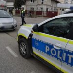 beat si fara permis un iesean a intrat cu masina intr un indicator de la o trecere de pietoni 69d75b12284a6