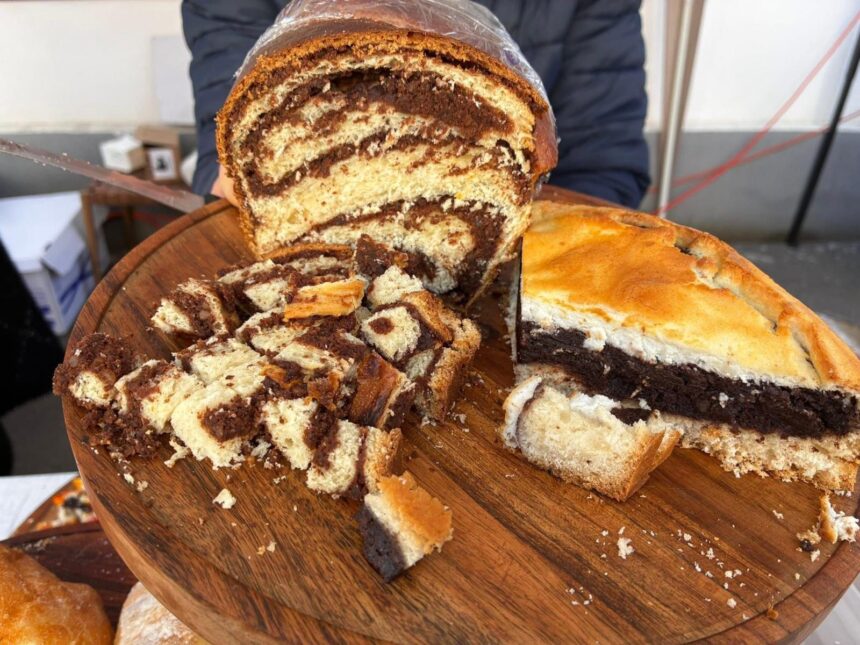 bunatati locale si atmosfera de florii la targul producatorilor din iasi 69d37a7f04959