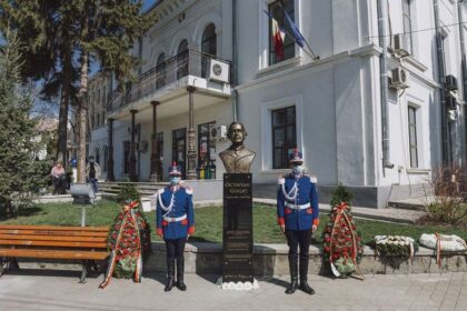 bustul poetului octavian goga a fost indepartat din zona copou a municipiului iasi care a fost motivul 69e0ca3261244