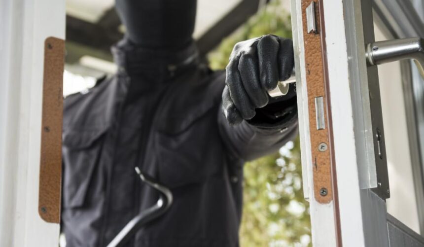 cel mai ghinionist spargator de case din judet din sapte lovituri la cinci nu s a ales cu nimic iar cel mai mult a furat 200 lei va sta insa 7 ani dupa gratii 69ec166284a1b