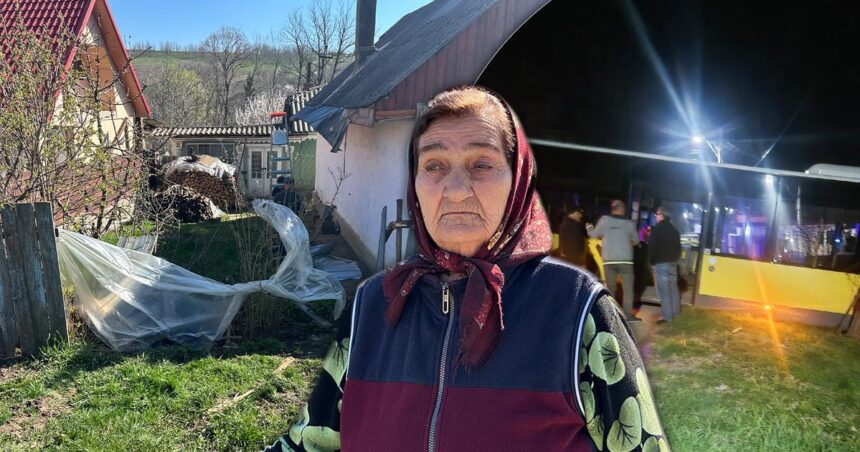 clipe de cosmar pentru o batrana de 86 de ani din comuna holboca un autobuz de la ctp iasi i a distrus gardul si o parte din casa dupa ce soferul a pierdut controlul 69d43e4c3cbc0