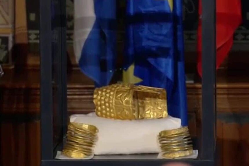 coiful de la cotofenesti si doua bratari dacice recuperate in urma furtului din 2025 prezentate public la muzeul drents video 69ce7bd6323ed
