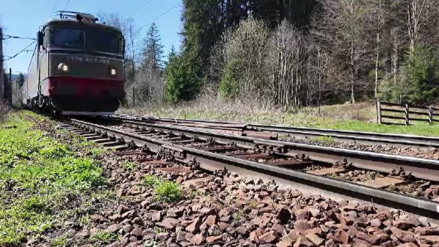 copil de 11 ani in stare grava dupa ce s a electrocutat pe un vagon cisterna in buzau are arsuri pe 80 din corp 69eaa2e9617cb