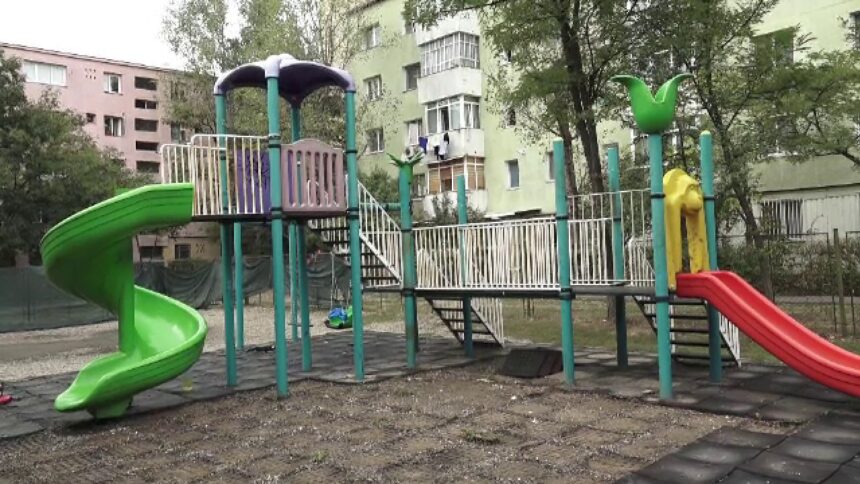 copil de trei ani in stare grava la spital dupa ce a cazut de pe tobogan in prezenta mamei in curtea unei scoli din iasi 69e89a81730c2 1