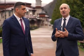 de la profesor respectat la voce de partid transformarea lui silviu gurlui in echipa lui george simion sunteti degeaba pupati mana unui sef mincinos si ii girati minciuna 69ee7feb5b059