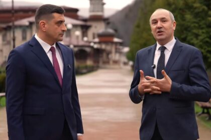 de la profesor respectat la voce de partid transformarea lui silviu gurlui in echipa lui george simion sunteti degeaba pupati mana unui sef mincinos si ii girati minciuna 69ee7feb5b059