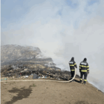 depozitul de gunoi tutora arde incontinuu de mai bine de 24 de ore cum ar putea fi stins incendiul in mod eficient fara eforturile supraomenesti ale pompierilor 69ef83afe047d