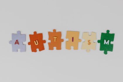 dezbatere despre autism organizata la palatul braunstein specialisti si studenti discuta solutii pentru incluziunea persoanelor cu tulburari din spectrul autist 69cd1b24734c3