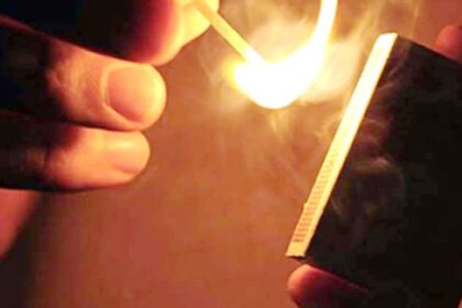 dupa moartea tatalui un iesean a dat foc casei in care locuia cu mama vitrega si fiul ei era convins ca locuinta i se cuvine doar lui 69eeb96463249