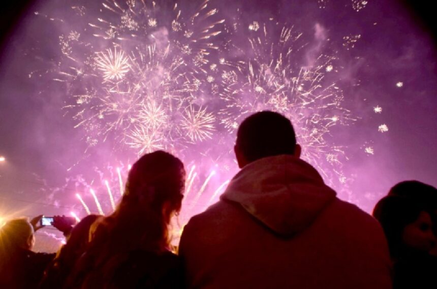 era sa moara sub rotile masinii de revelion cand a oprit sa se uite dupa artificii soferul vinovat va face puscarie lipsa de respect fata de lege si autoritate 69d450e029924