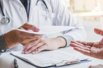 este sau nu o masura echiabila ca prima zi de concediu medical sa fie neplatita parerile medicilor ieseni sunt impartite au existat si concedii nejustificate 69dc3d4655e1b