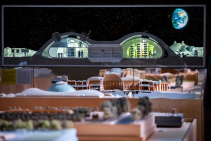 expozitie premiera nationala la iasi 30 de concepte foster partners din spatiul cosmic dar si repere urbane din metropolele lumii 69d4a527285d8