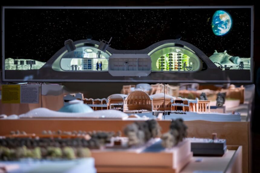 expozitie premiera nationala la iasi 30 de concepte foster partners din spatiul cosmic dar si repere urbane din metropolele lumii 69d4a527285d8