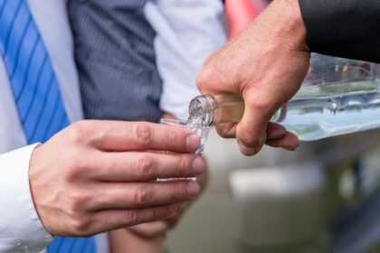 faptul ca si a luat masina fara a avea permis l a bagat pana la urma dupa gratii nu se putea abtine de la condus nici cand bea peste masura 69d6f757604f5