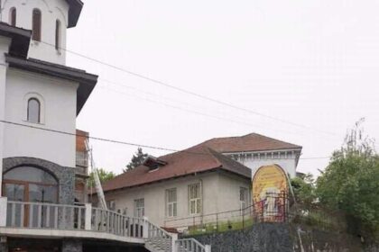 femeie gasita moarta in toaleta unei biserici din pitesti se pare ca s a sinucis 69e34d81dfdee