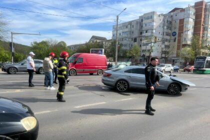 foto accident pe soseaua nicolina intre un autobuz si un autoturism 69f0c1b590370