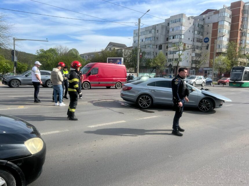 foto accident pe soseaua nicolina intre un autobuz si un autoturism 69f0c1b590370
