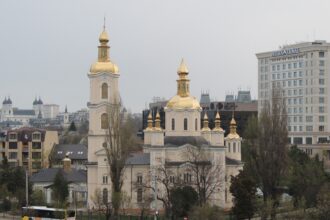 foto dupa ce a fost grav avariata de o furtuna anul trecut crucea uneia dintre turlele bisericii lipovenesti din iasi s a rupt de tot 69d73c3d1e779