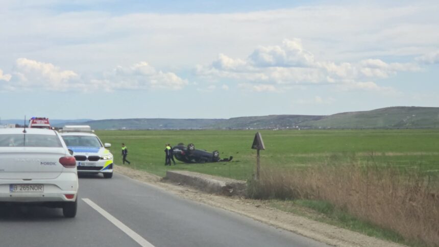 foto masina proiectata in camp intre podu iloaiei si letcani dupa un impact cu un cap de pod 69d39d92bbdd7