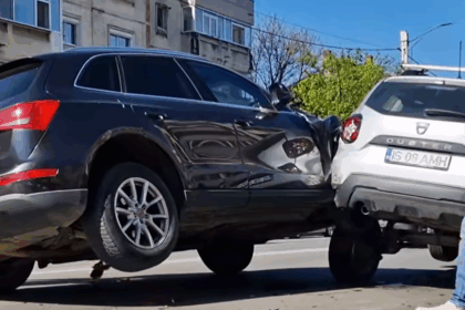 foto video patru masini implicate intr un carambol in pacurari circulatia a fost ingreunata 69e9e04bce39b