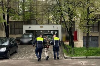 iesean arestat dupa ce si a batut consoarta in mijlocul drumului apoi a vrut sa dea foc la casa 69e24130d5508