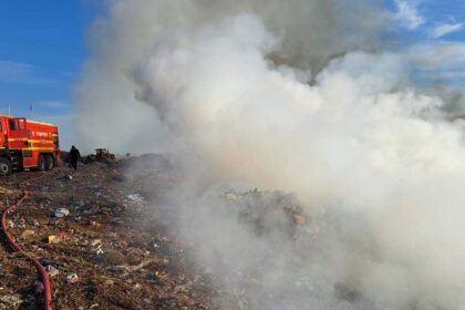 incendiu de proportii la groapa de gunoi din tutora provocat de o baterie de laptop aruncata la intamplare flacarile au mistuit 12 000 mp video 69f30a6c4b760