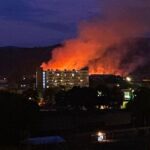 incendiu pe platforma fostului combinat siderurgic din hunedoara au fost semnalate degajari mari de fum video 69e6a3bc80ffe