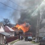 incendiu urias in soveja pompieri din cinci judete mobilizati pentru stingerea a zeci case mistuite de flacari 69ee0e4b0042f