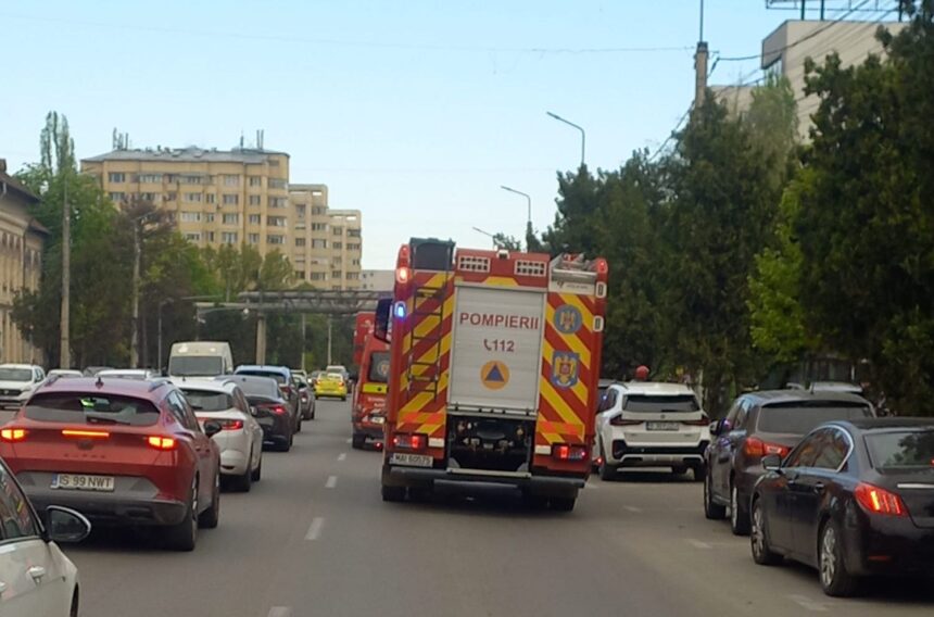 interventie a pompierilor pe bd socola incendiu intr o cladire unde functioneaza o firma de catering 69f2f0aab7881