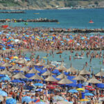 mai multi europeni vor sa plece anul acesta in vacanta dar cu bani mai putini romania are doar de castigat 69eafc422e293