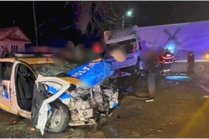 masina de politie facuta praf de un camion in buzau ambii ocupanti ai autospecialei au ajuns la spital 69e885769174f