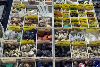 mineral expo la palatul culturii din iasi pietre semipretioase din mina cavnic brazilia india si madagascar 69d05c4360d06