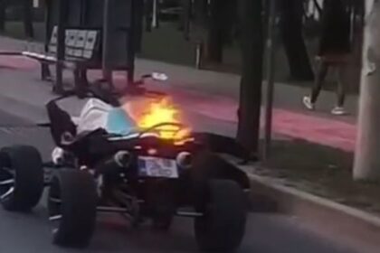 momentul dramatic in care un atv ia foc in timpul unei plimbari prin copou video 69e078258f656