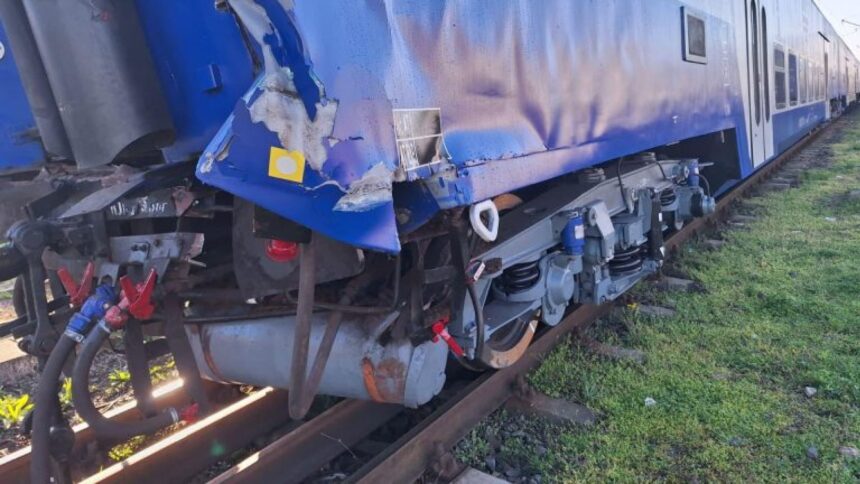 momentul in care o locomotiva loveste doua vagoane in pascani incidentul ar fi fost ascuns de cfr calatori video 69e8e0d91c2b8
