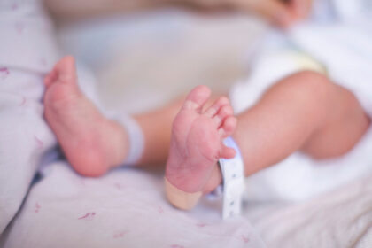 nastere surpriza la upu a ajuns cu dureri de burta si a plecat cu o fetita de nota 10 in brate 69ee393a94d7f